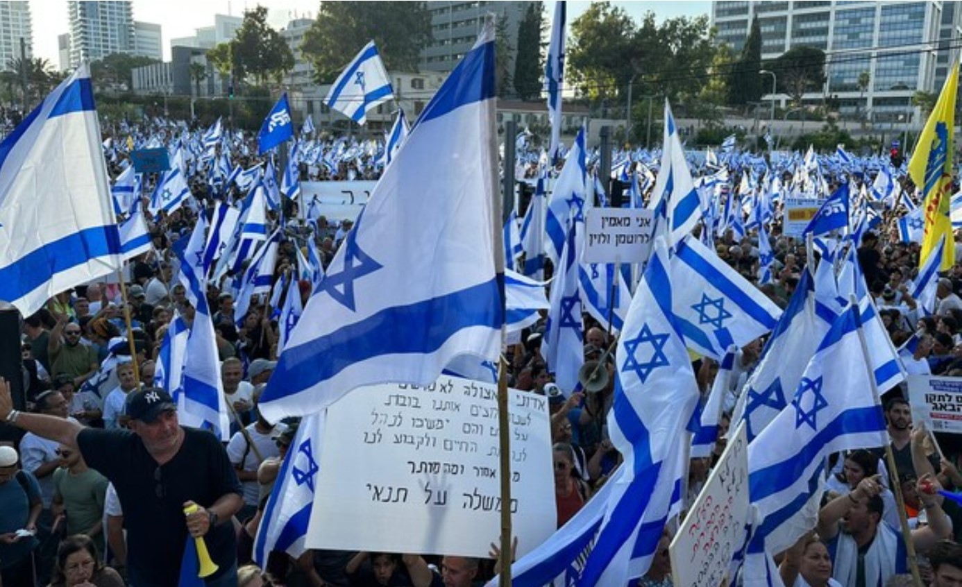 הפגנת תומכי הרפורמה (צילום מסך ערוץ 12) - אגודת העיתונאים בתל אביב
