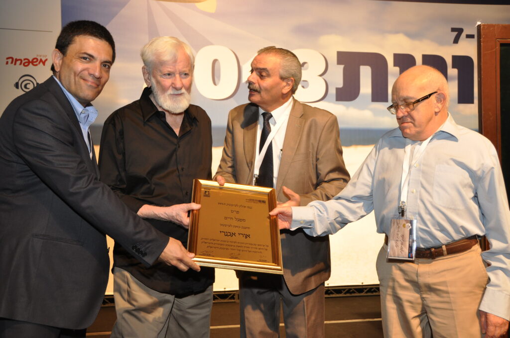 פרס מפעל חיים לאורי אבנרי (צילום: אגדות העיתונאים בתל אביב)