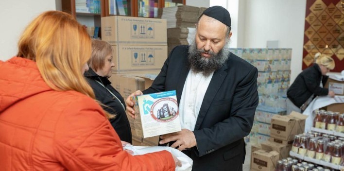 סיוע הומניטרי הרב לוי (צילום עצמי) - אגודת העיתונאים בתל אביב - בית סוקולוב