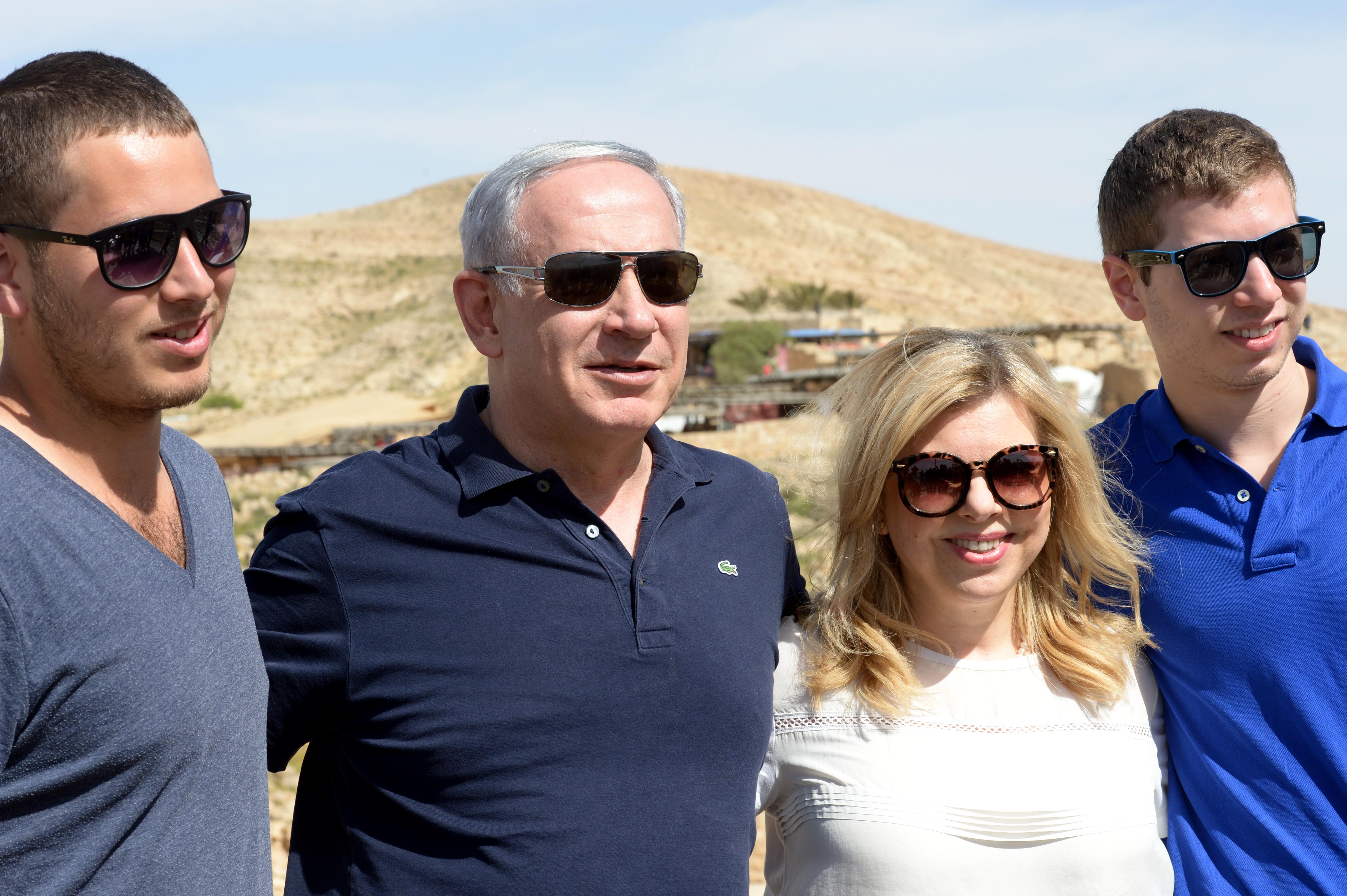 ראש הממשלה בנימין נתניהו ומשפחתו מבקרים בעיר הנבטית העתיקה "ממשית" הנמצאת במדבר הנגב, 23.04.2015 | צילום: קובי גדעון לע"מ