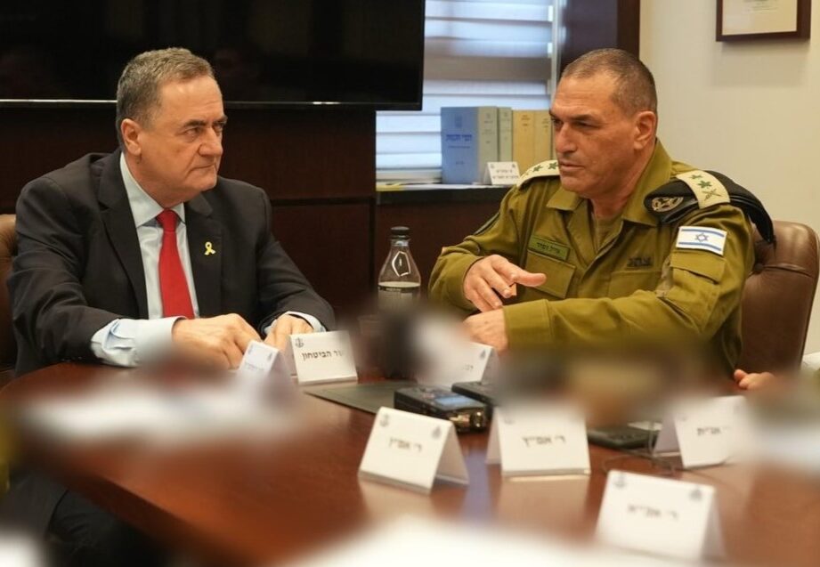 שר הביטחון ישראל כ"ץ והרמטכ"ל אייל זמיר, אוקטובר 2025 | צילום: דוברות משרד הביטחון
