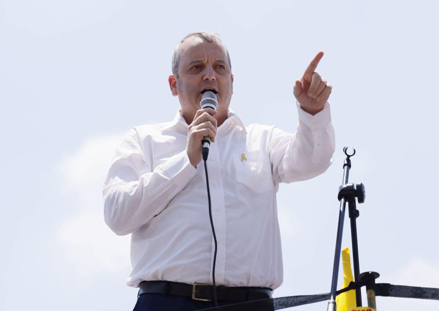 ח"כ גלעד קריב, בהפגנה מול משרד ראש הממשלה 04.08.2025 | צילום: אורי יפה (מתוך עמוד הפייסוק של קריב)
