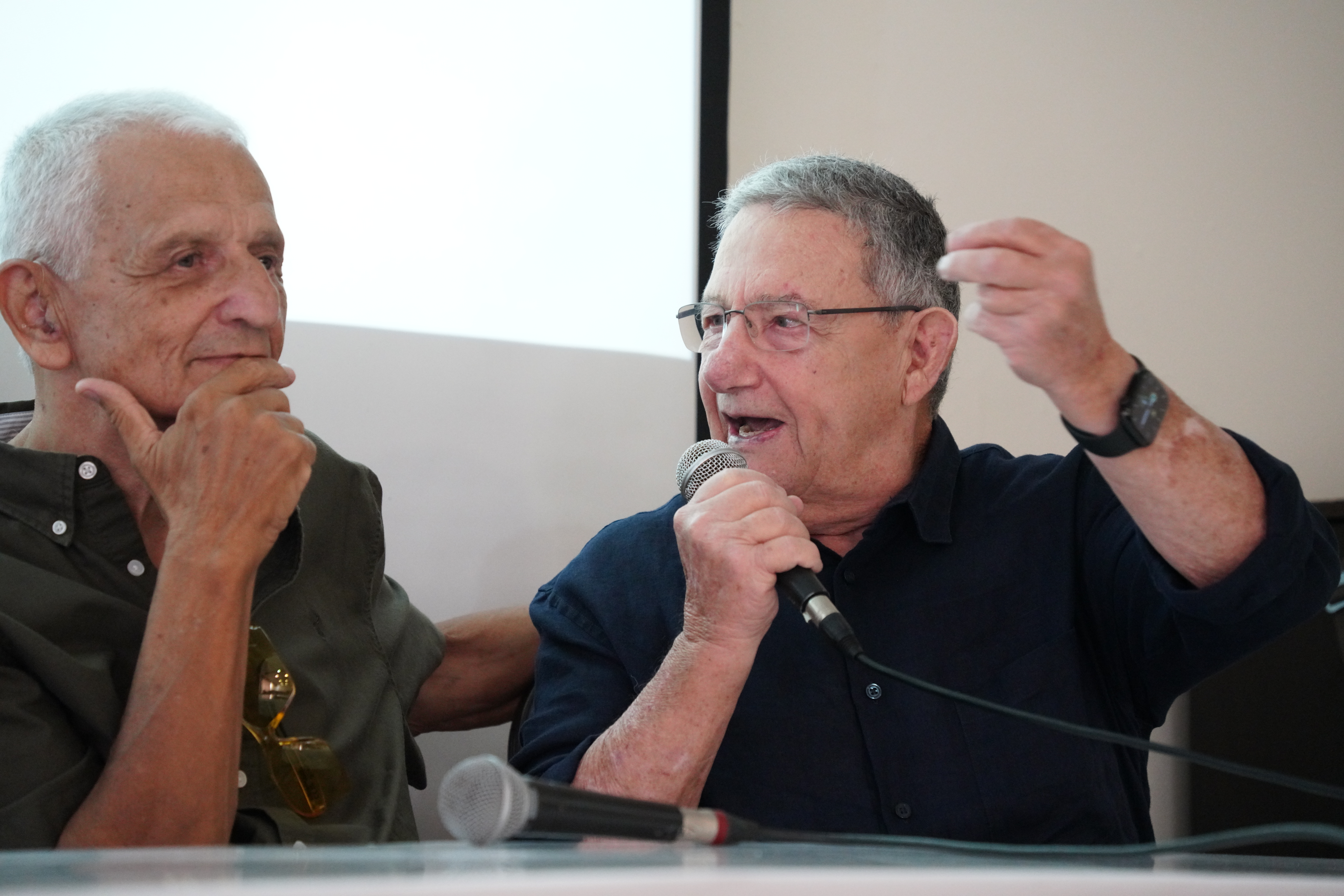 רון בן ישי ונחום ברנע בישיבת מועצת העיתונות והתקשורת, 01.09.2026 | צילום: רותם אברוצקי